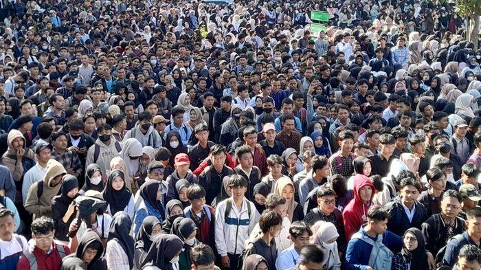 Potret Harapan dan Lelah di Tengah Ribuan Pencari Kerja Job Fair Bekasi