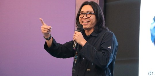 Petualangan Dokter Tirta Membawa Perubahan di Tanah Air