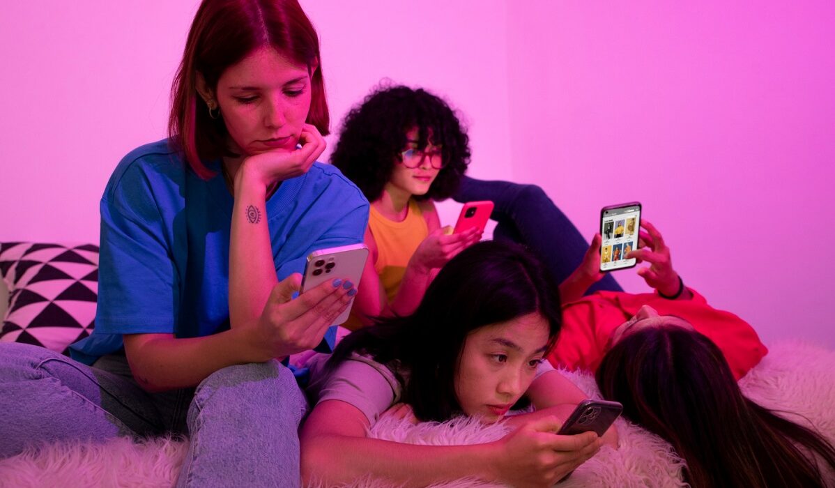 Akademis vs Eksistensi FOMO Mahasiswa