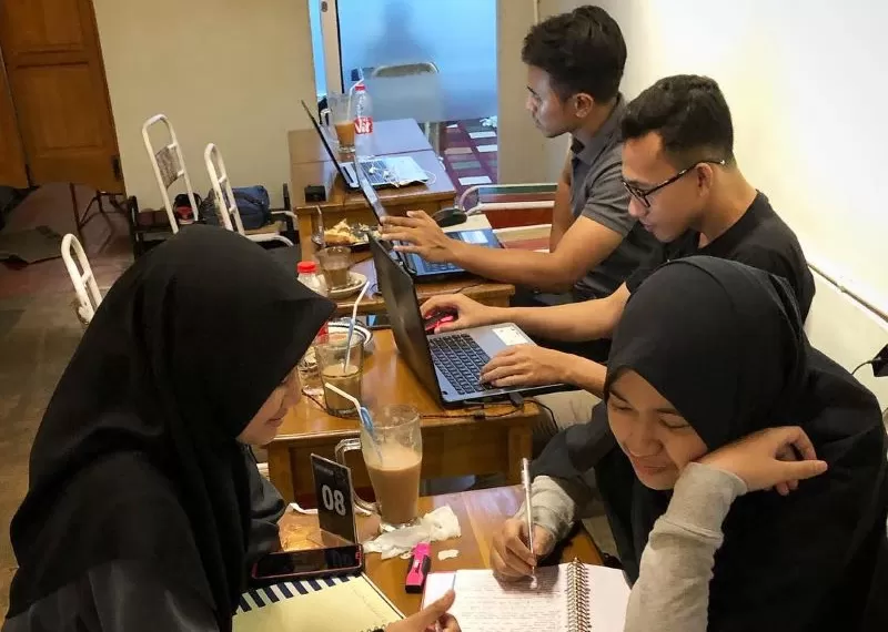 Nugas Sambil Ngopi Kenapa Mahasiswa Suka di Coffee Shop?