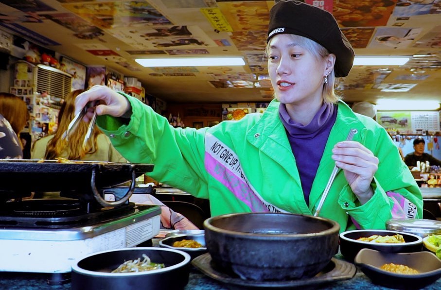 Ria SW dan Keotentikannya dalam Membuat Food Vlog
