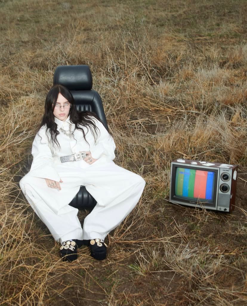 Billie Eilish Raih Artist of the Year di AMA 2025