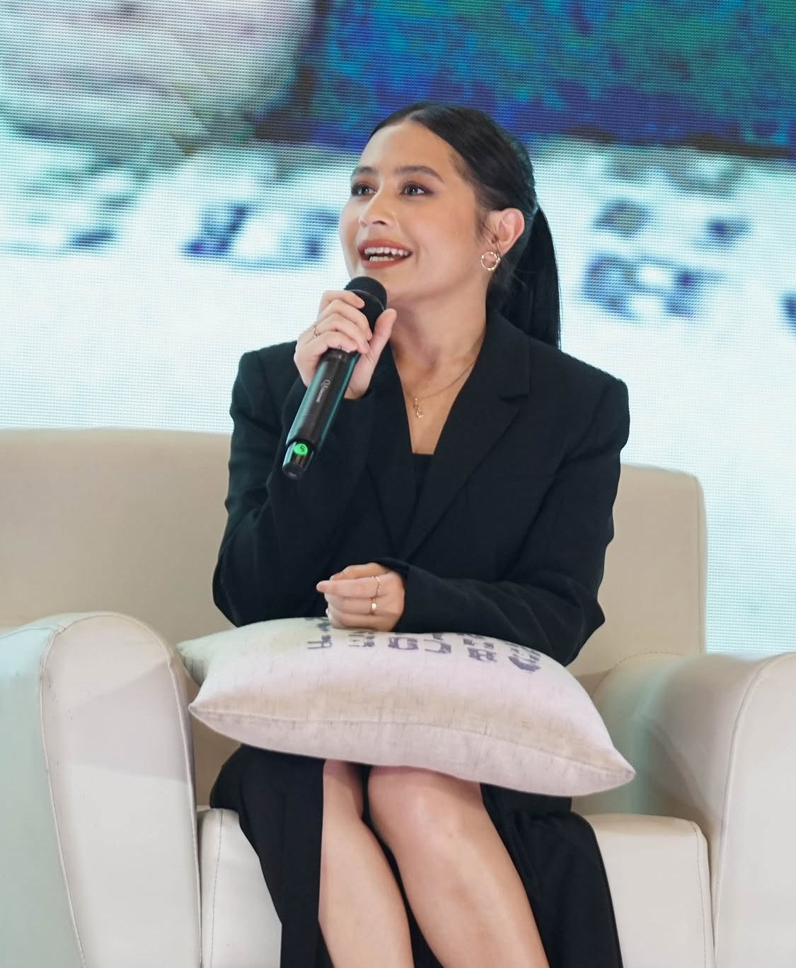 Prilly Latuconsina: Artis Muda Inspiratif, Produser Visioner, dan Pejuang Pendidikan