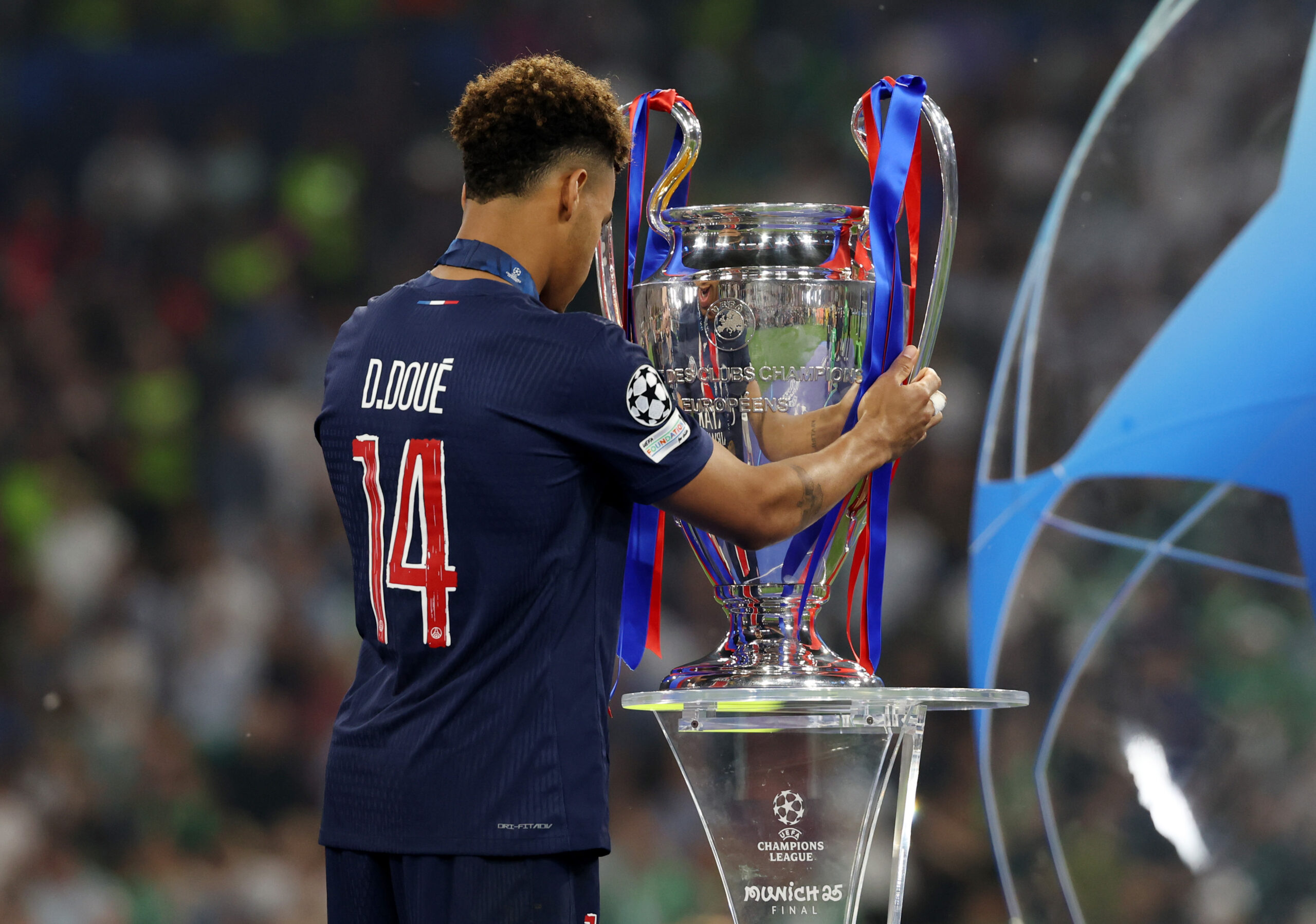 Desire Doue: Menyinari Langit Liga Champions 2025